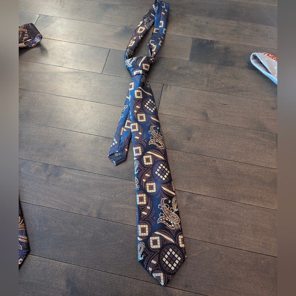 Funky tie